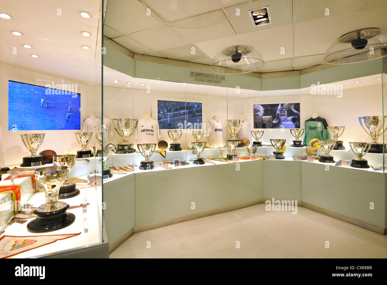 Vetrina, mostra, museo, Estadio Santiago Bernabeu Stadium, sede di calcio del Real Madrid, quartiere di Chamartin Foto Stock