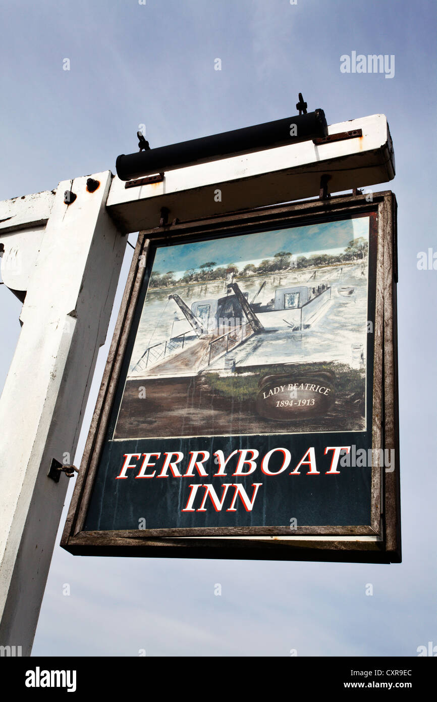 Nave traghetto Inn Pub segno a Felixstowe Ferry Suffolk in Inghilterra Foto Stock