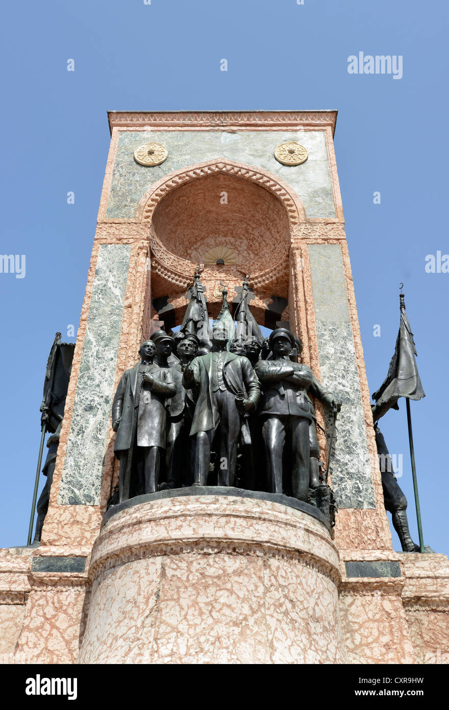 Cumhuriyet Aniti, monumento della Repubblica, Piazza Taksim, Istanbul, Turchia, Europa PublicGround Foto Stock