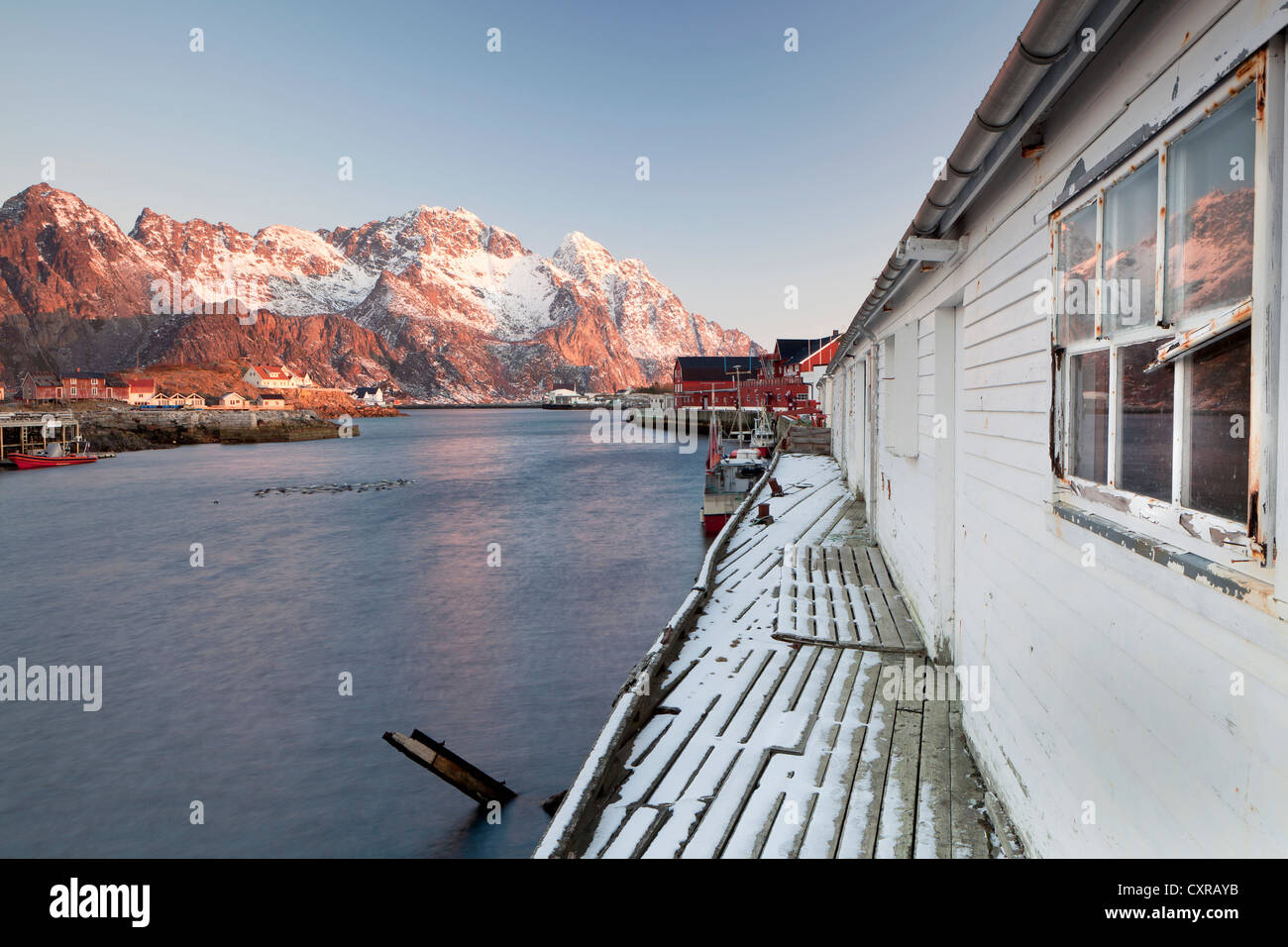 Case di legno, Henningsvaer, Isole Lofoten in Norvegia, Europa PublicGround Foto Stock