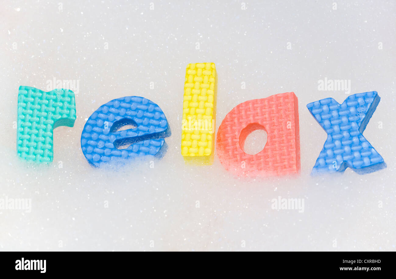 Rilassatevi lettere in bolla bagno schiuma abstract Foto Stock