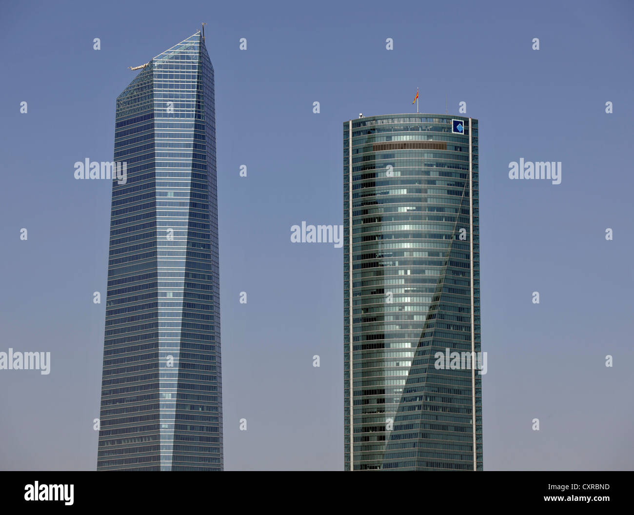 Cuatro Torres Business Area, precedentemente noto come la Madrid Arena, con quattro grattacieli, qui Torre de Cristal Foto Stock