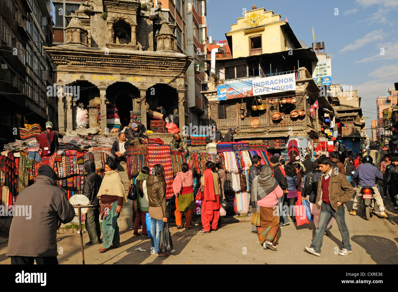 Scena di strada, Thamel, Kathmandu, Valle di Kathmandu, Sito Patrimonio Mondiale dell'UNESCO, Nepal, Asia Foto Stock