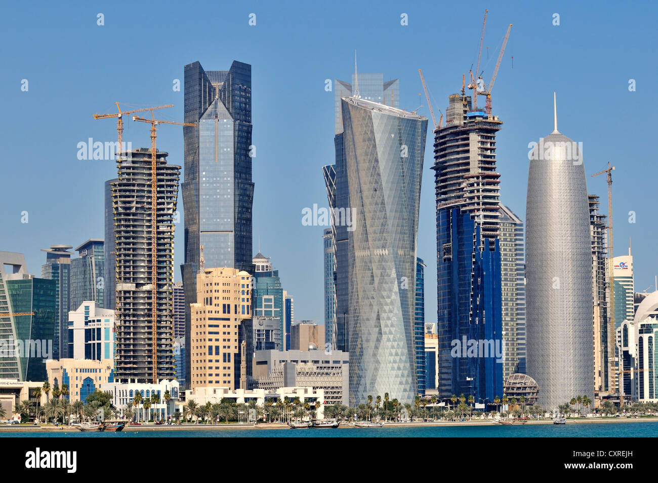Al Corniche waterfront promenade, Doha, Qatar, Emirati Arabi Uniti, Medio Oriente Foto Stock