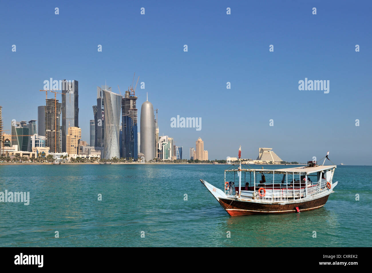 Dhow-barca off il Doha Corniche, Doha, Qatar, Emirati Arabi Uniti, Medio Oriente Foto Stock