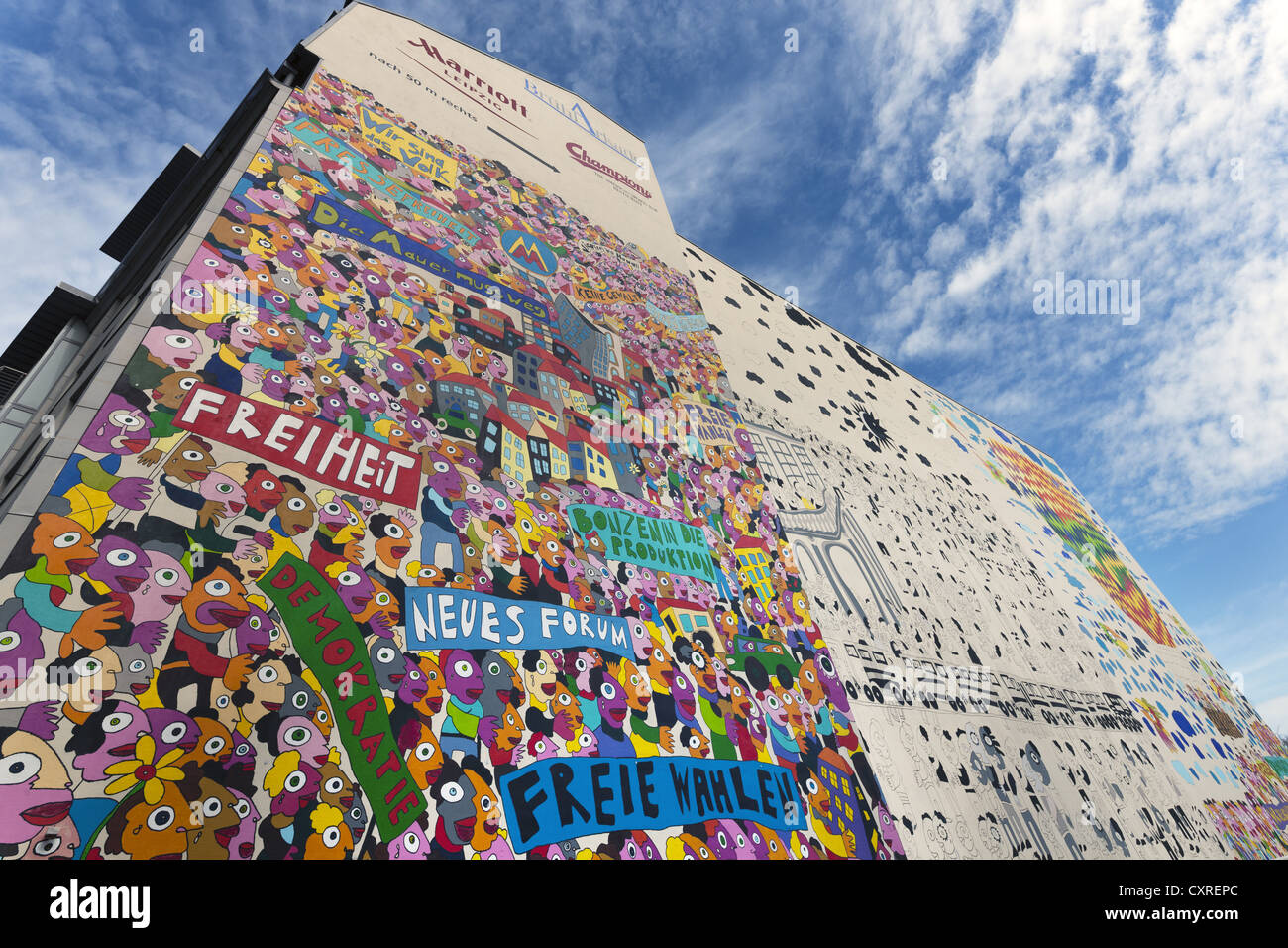 Pittura murale del Marriott Hotel, arte moderna, memorie della rivoluzione pacifica in 1989, Lipsia, Sassonia, Germania, Europa Foto Stock