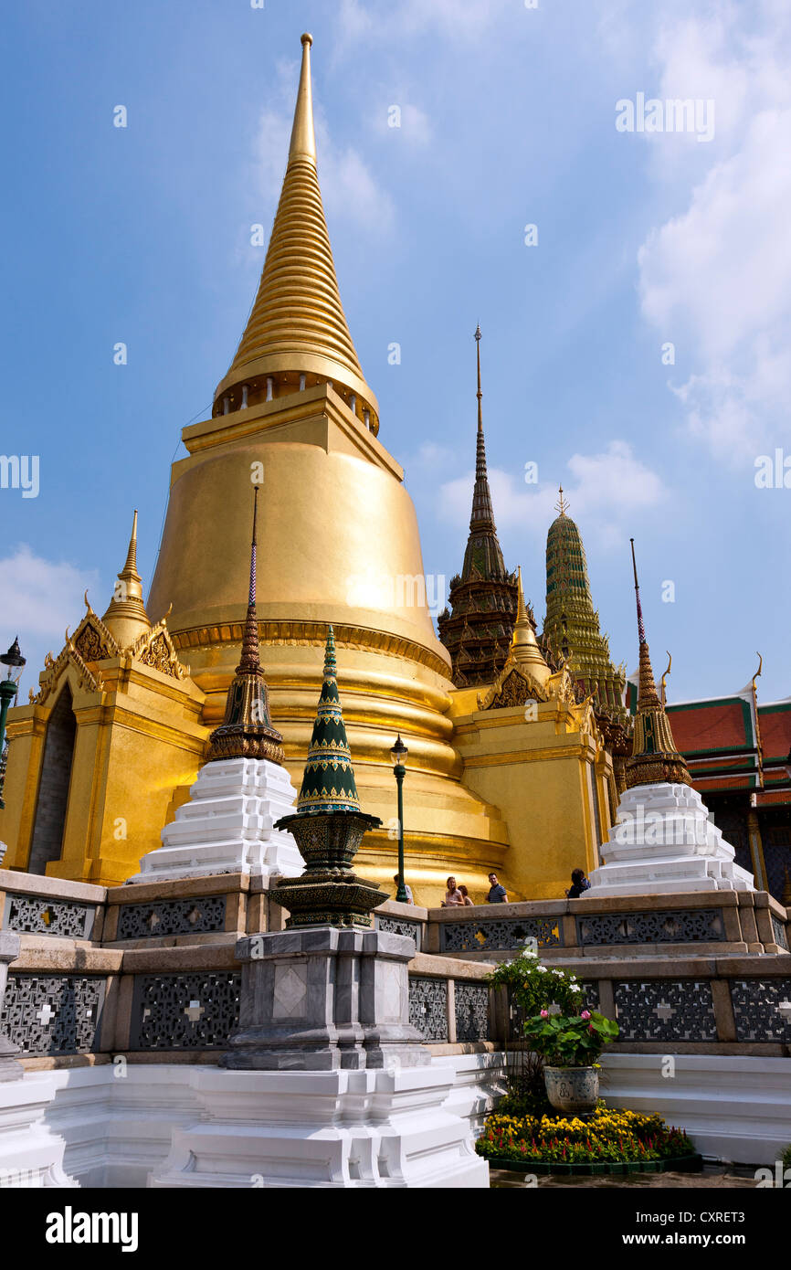 Pagode e torri, il Grand Palace, Bangkok, capitale della Thailandia, Sud-est asiatico Foto Stock