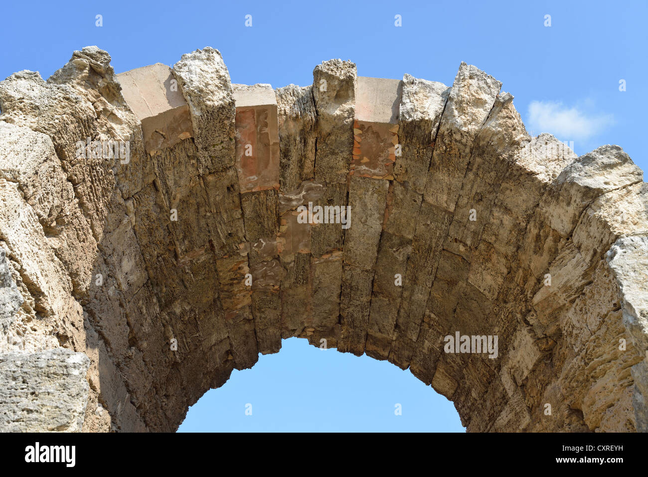 Arco di shop edificio, antica Corinto, Corinto comune, regione del Peloponneso, Grecia Foto Stock
