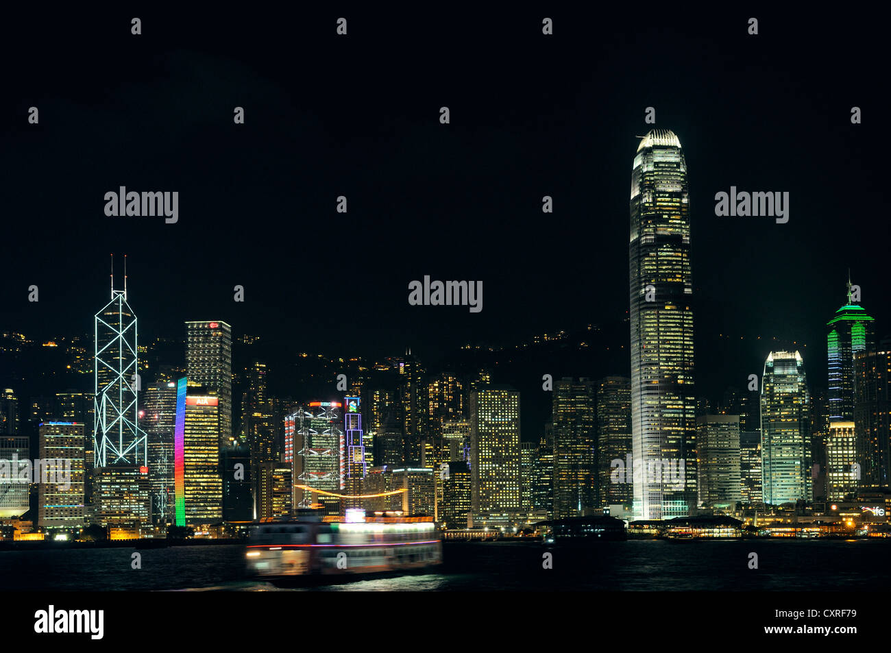 Skyline di Hong Kong Island con un laser show, Cina e Asia Foto Stock
