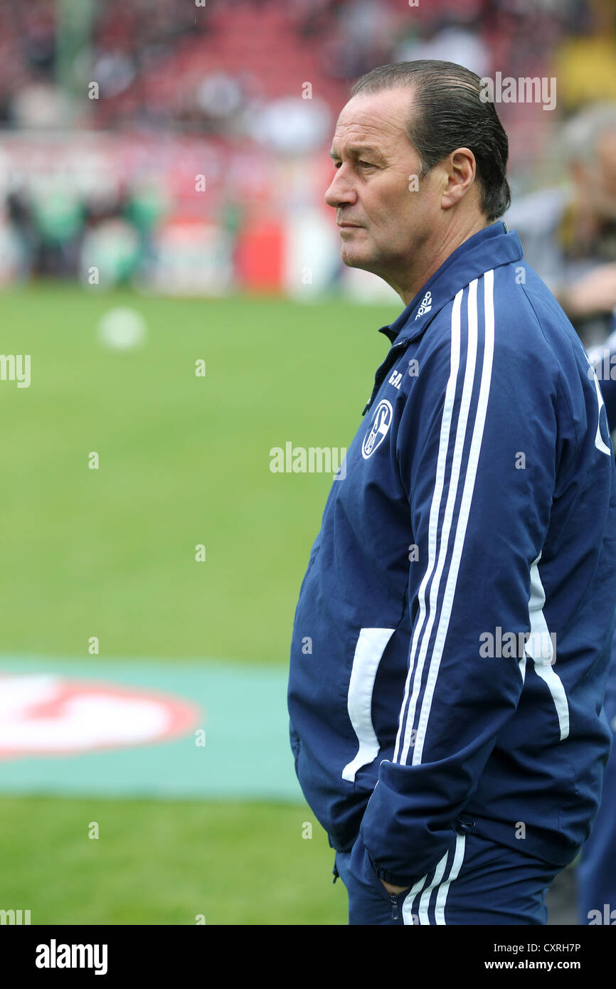 Huub Stevens, allenatore della Bundesliga football club Schalke 04, Kaiserslautern, Renania-Palatinato, Germania, Europa Foto Stock