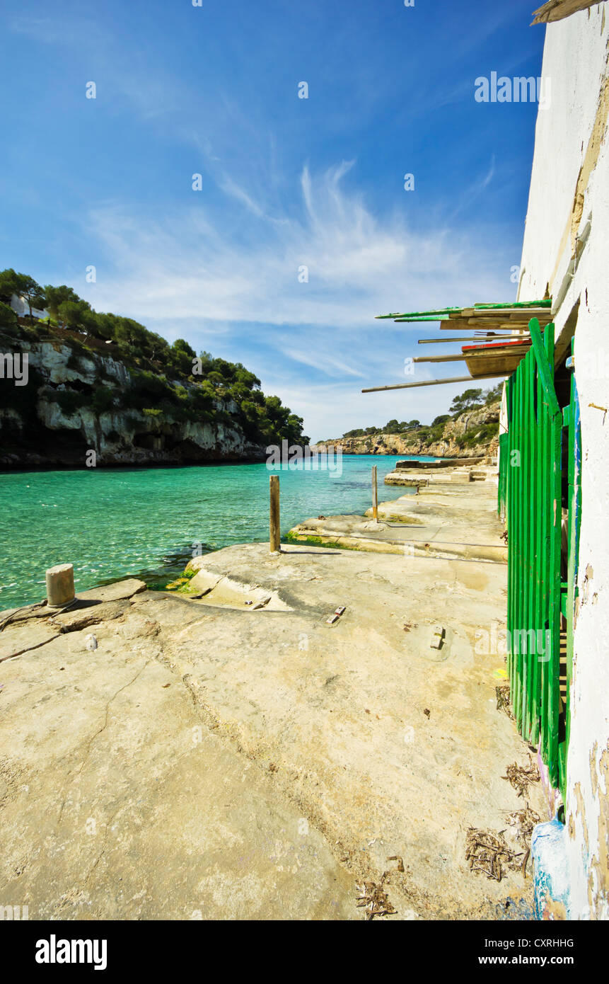 Casa in barca nella baia di Cala Pi, vicino a Llucmajor, Maiorca, isole Baleari, Spagna, Europa Foto Stock