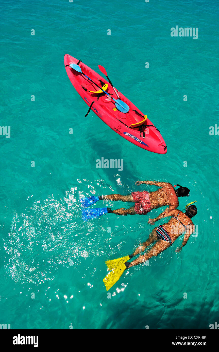 Snorkelling, Bora Bora, Leeward Islands, Isole della Società, Polinesia francese, Oceano Pacifico Foto Stock