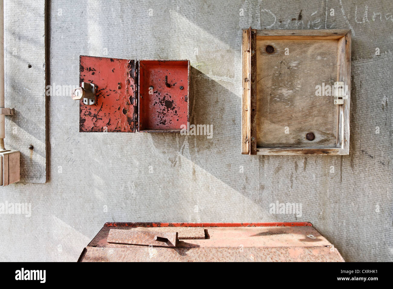 Abbandonato workplace, ex stazione ferroviaria di vigilanza post, commutazione in disuso stazione di cantiere, Duisburg-Wedau, la zona della Ruhr Foto Stock
