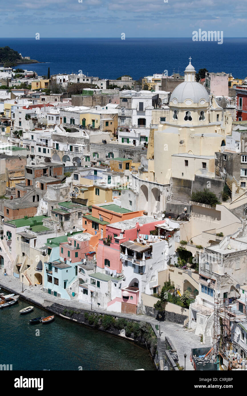 Porto dei Pescatori di Marina di Corricella, Isola di Procida, il Golfo di Napoli, Campania, Italia meridionale, Italia, Europa Foto Stock
