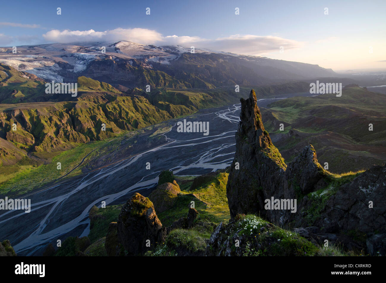 Viste panoramiche da Mt Valahnúkur, popolare per le escursioni, al fiume Krossá e il Ghiacciaio Eyjafjallajoekull e vulcano Foto Stock