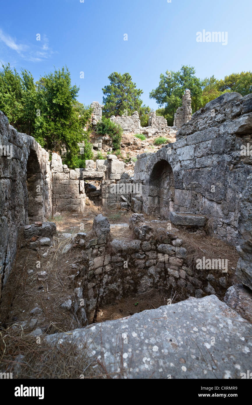 Pubblico romano bagno, antica città di Phaselis, Lycia, Turchia, Asia Minore Foto Stock
