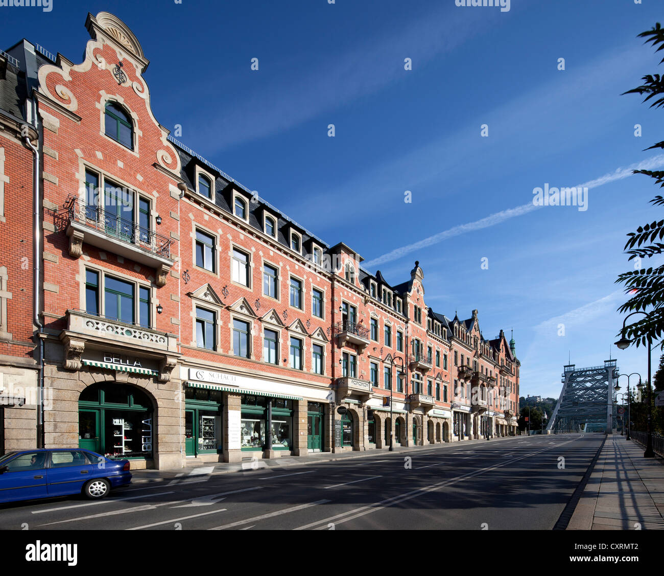 Storico degli edifici residenziali e commerciali sulla piazza Schillerplatz, Dresda, Sassonia, Germania, Europa PublicGround Foto Stock