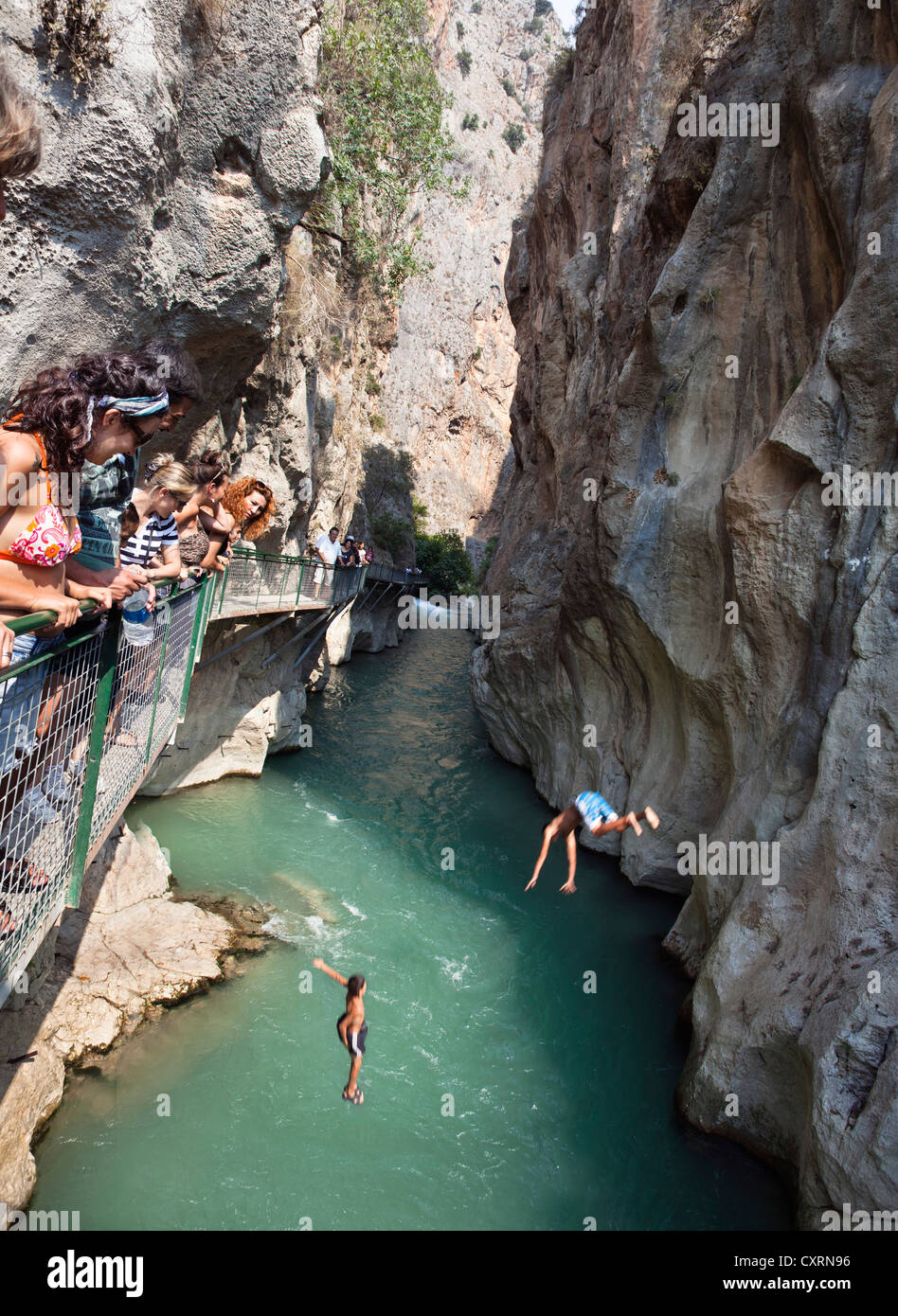 I turisti a Saklikent Gorge nei pressi di Tlos e Fethiye, Lycian coast, Lycia, Mediterraneo, Turchia, Asia Minore Foto Stock