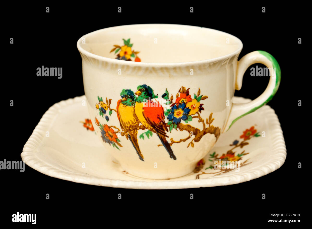 Art Deco anni Trenta Staffordshire tazza e piattino con uccelli esotici decorazioni Foto Stock