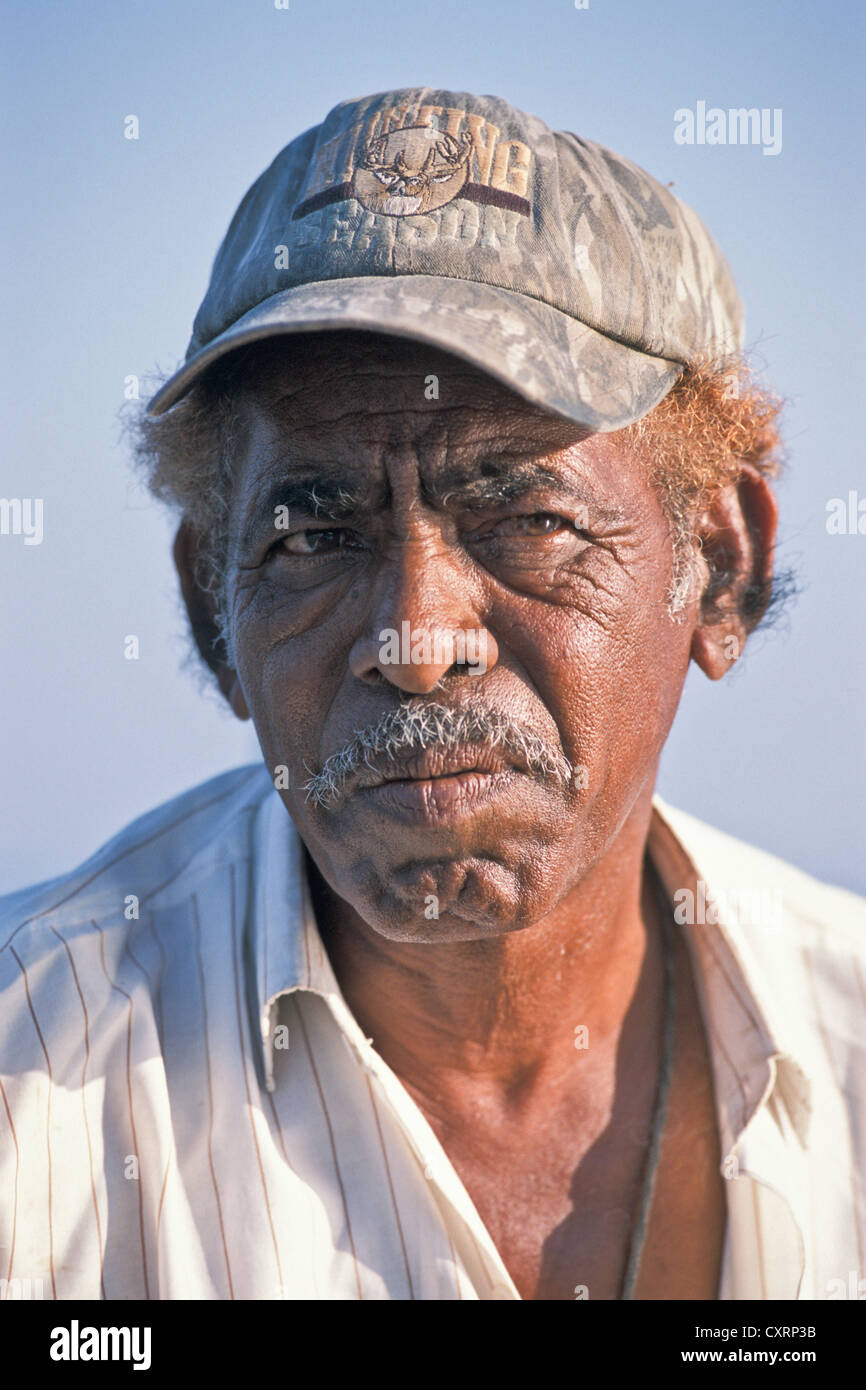 Indian fisherman con Est radici africane, Murud-Janjira, abissino di fort, Maharashtra, Konkan costa, India, Asia Foto Stock