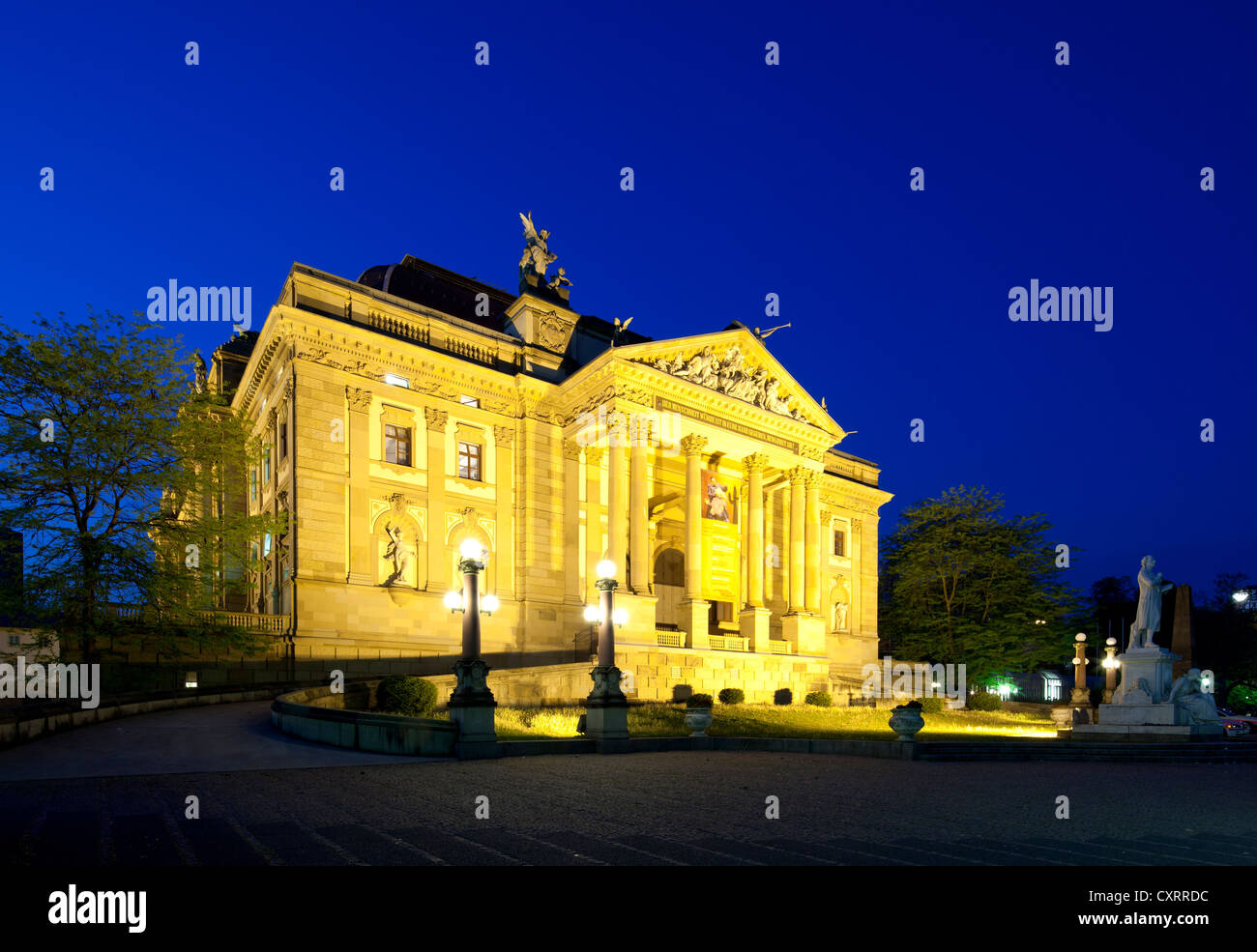 Hessian Teatro di Stato, ex Royal Court Theatre, al crepuscolo, di notte, Wiesbaden, Hesse, PublicGround Foto Stock