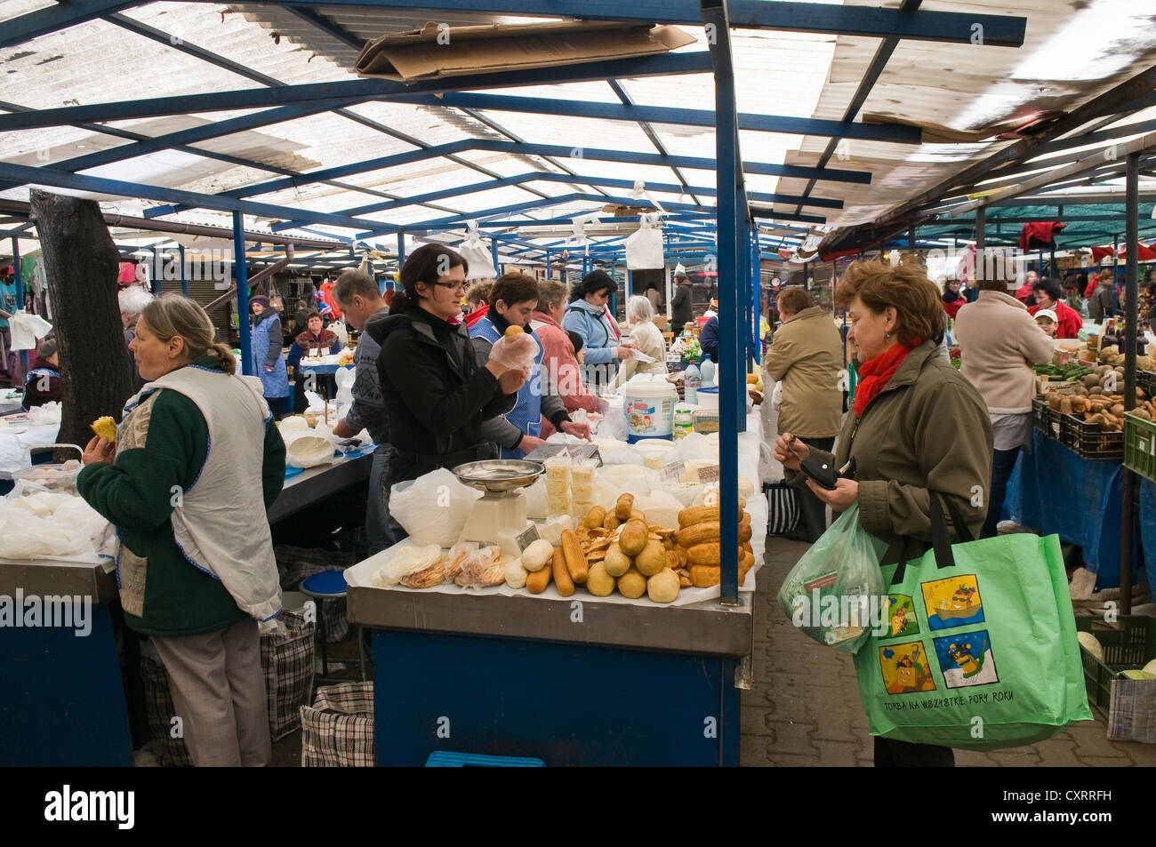 Rynek Kleparski, tradizionale mercato giornaliero, fin dal XIV secolo, Cracovia, in Polonia, in Europa Foto Stock