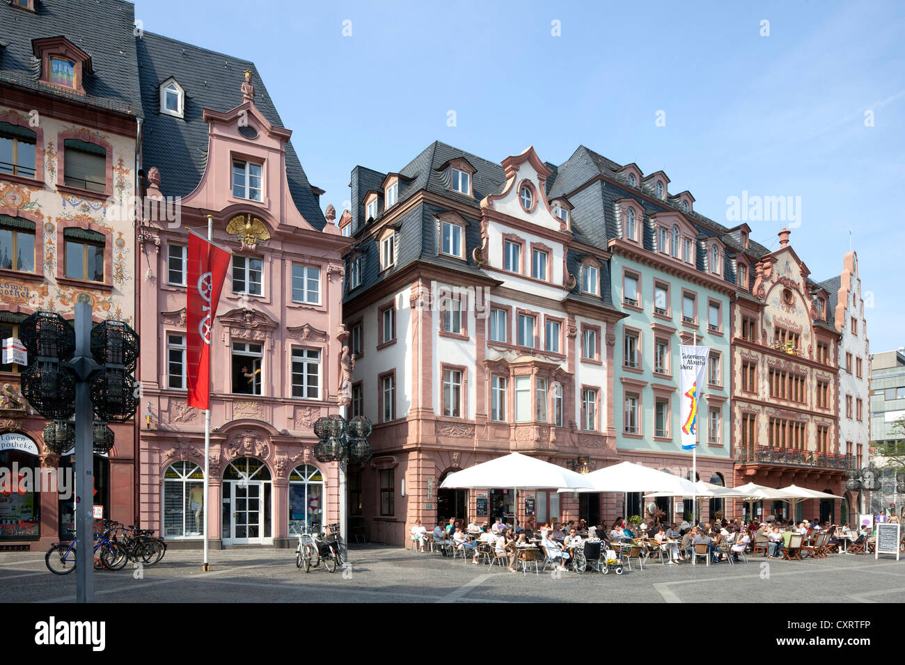 Ristrutturato case di città sul Markt, la piazza del mercato, edifici commerciali, Mainz, Renania-Palatinato, Germania, Europa PublicGround Foto Stock