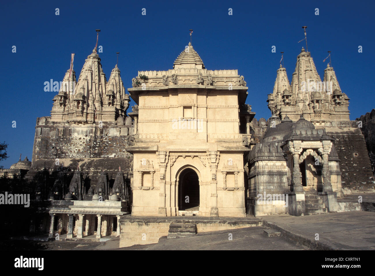 Tempio, Shatrunjaya, luogo santissimo del Jains con oltre 850 templi su una collina, Palitana, Gujarat, India, Asia Foto Stock