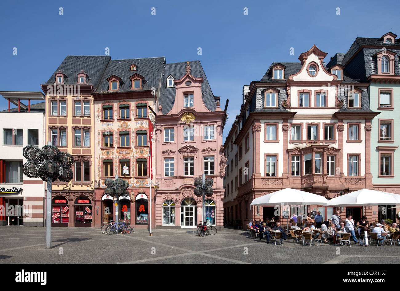 Ristrutturato case di città sul Markt square, edifici commerciali, Mainz, Renania-Palatinato, Germania, Europa PublicGround Foto Stock