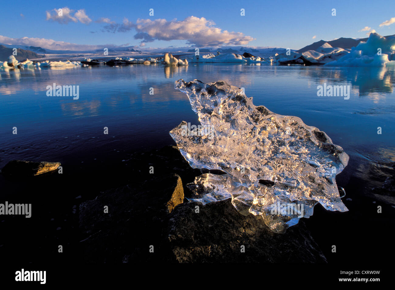 Sculture di ghiaccio, Joekulsárlón laguna glaciale, a sud dell'Islanda, Islanda, Europa Foto Stock
