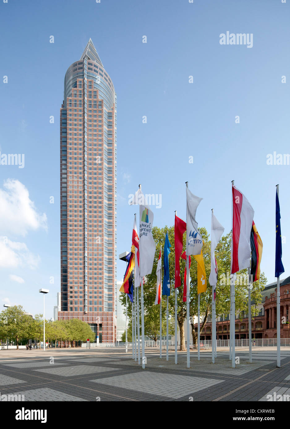 Messeturm torre di uffici, Frankfurt am Main, Hesse, Germania, Europa PublicGround Foto Stock