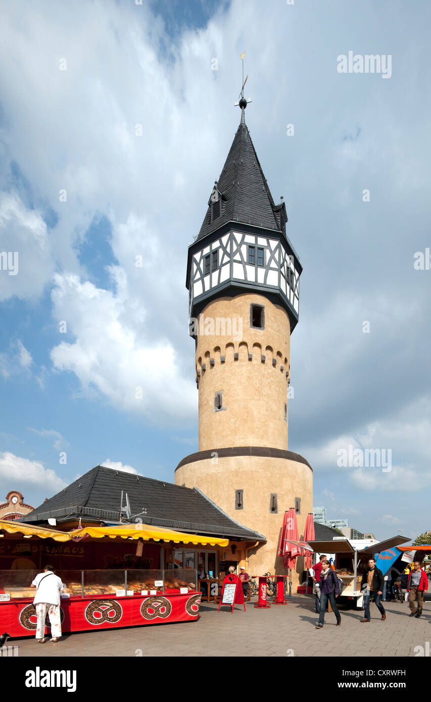 Bockenheimer Warte, ex torre di vedetta della milizia di Francoforte, Frankfurt am Main, Hesse, Germania, Europa PublicGround Foto Stock