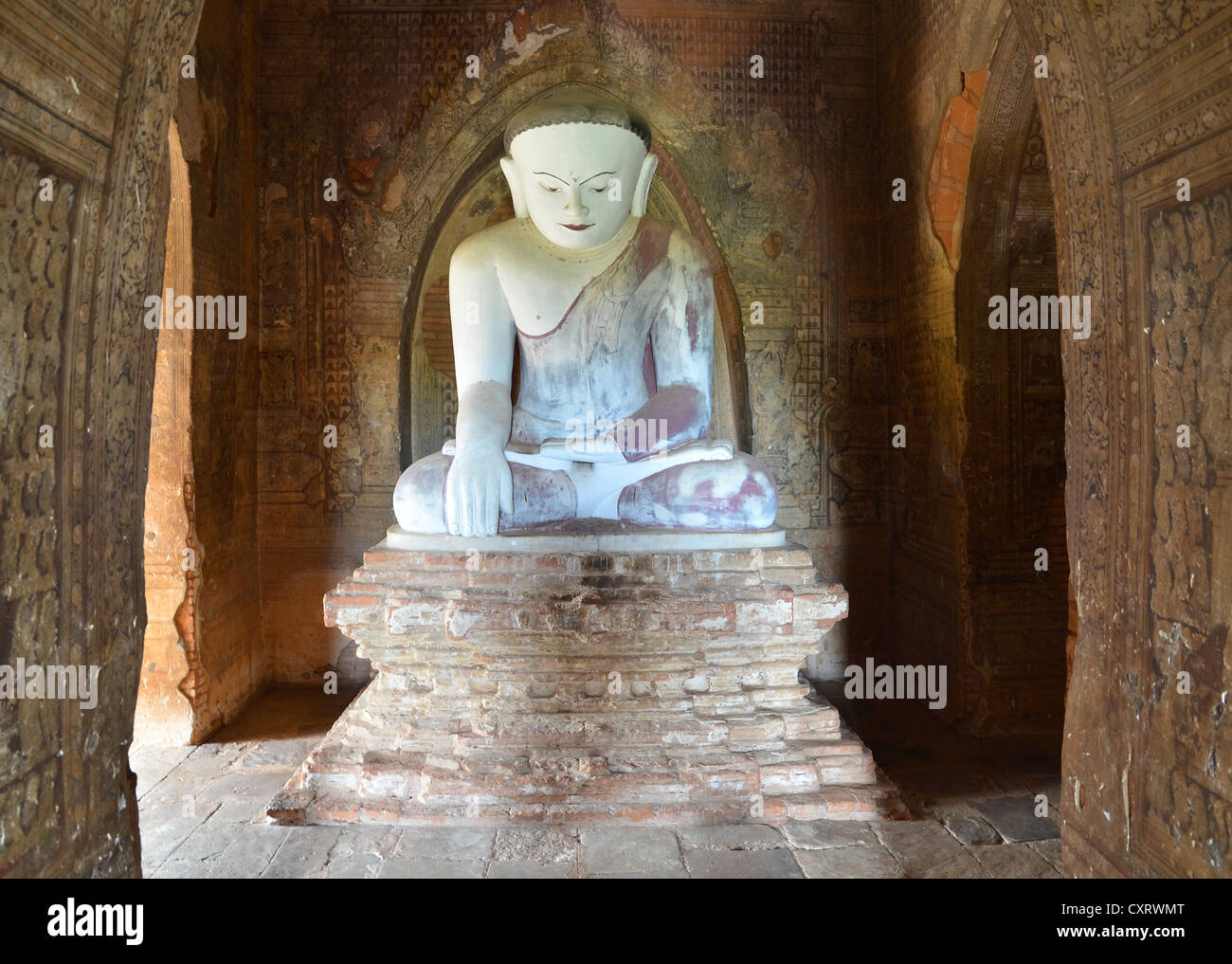 Seduto statua del Buddha, Old Bagan, Bagan, pagano, Myanmar, Birmania, Asia Foto Stock