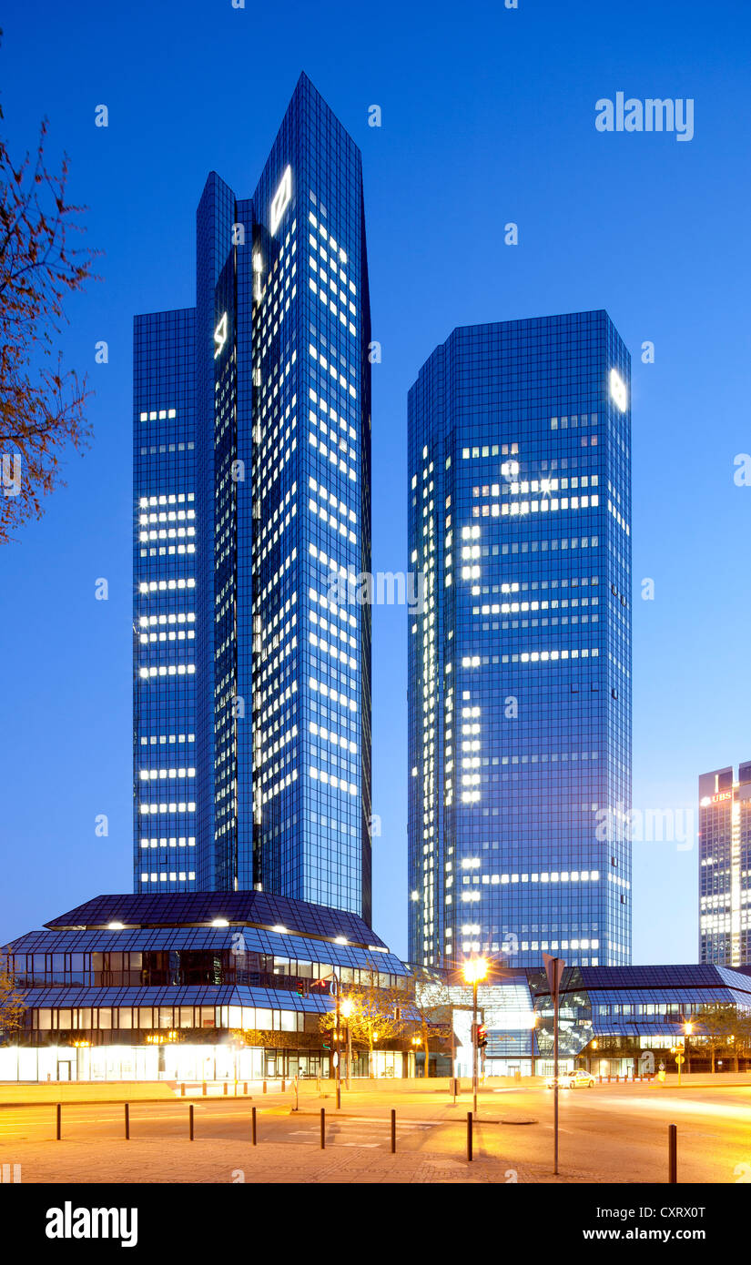 Torri gemelle della Deutsche Bank, soprannominato carte di debito e di credito, Frankfurt am Main, Hesse, Germania, Europa PublicGround Foto Stock