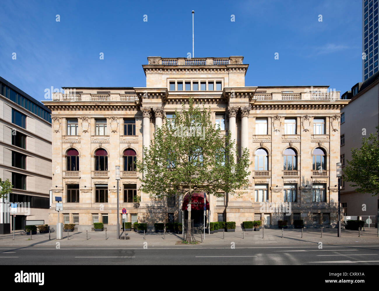 Edificio per uffici a fermata Taunusanlage, Frankfurt am Main, Hesse, Germania, Europa PublicGround Foto Stock