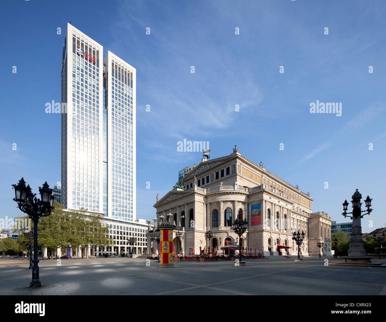 Ufficio Opernturm tower, Teatro dell'opera Alte Oper, Opernplatz square, Frankfurt am Main, Hesse, PublicGround Foto Stock