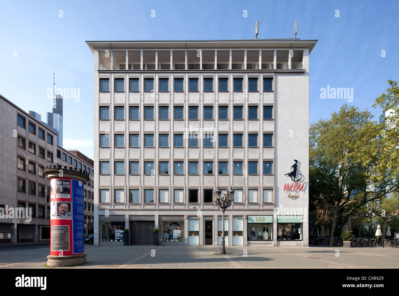 Edificio per uffici su Opernplatz square, Frankfurt am Main, Hesse, Germania, Europa PublicGround Foto Stock