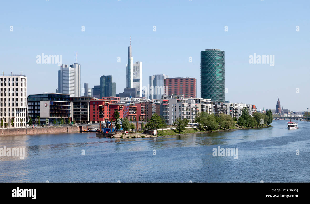 Office e gli edifici residenziali, Westhafen district, skyline, Frankfurt am Main, Hesse, Germania, Europa PublicGround Foto Stock