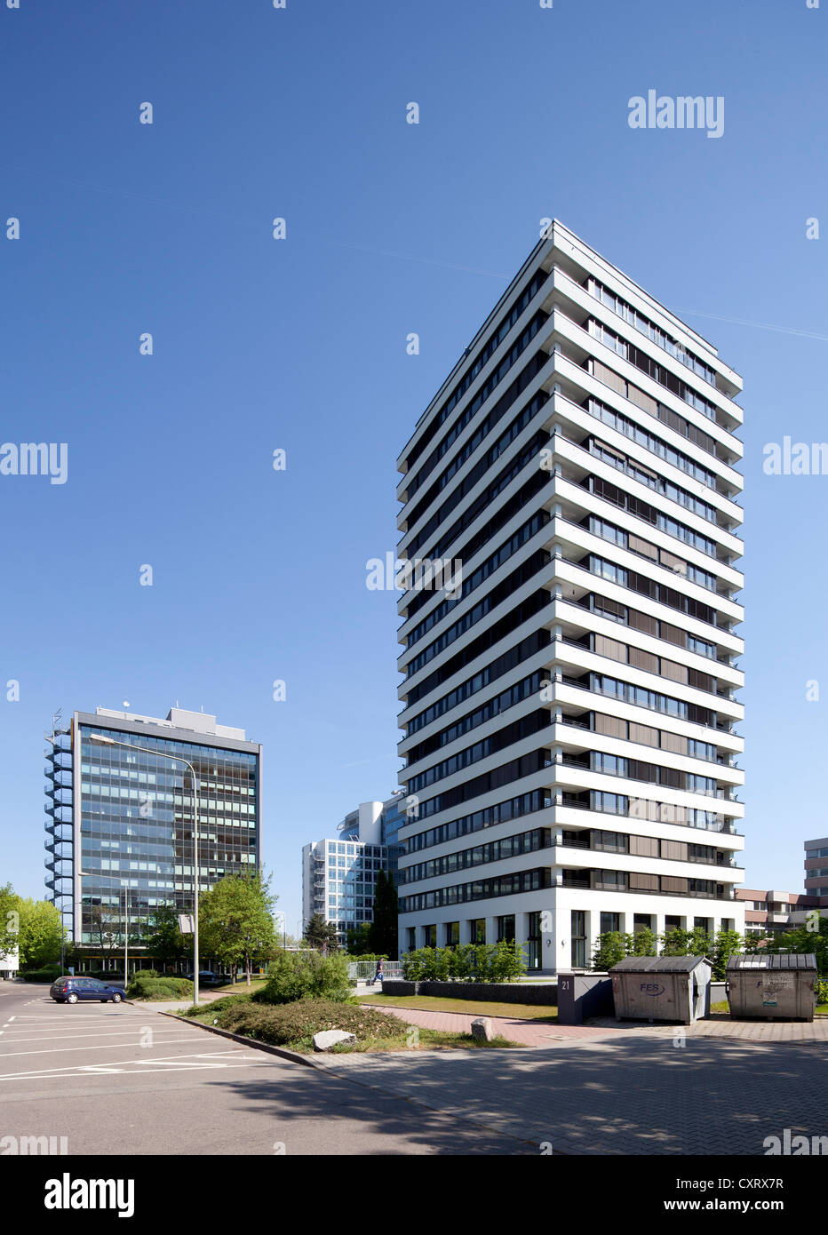 Edificio di appartamenti su Lyoner Strasse, Buerostadt Niederrad business park, Frankfurt am Main, Hesse, PublicGround Foto Stock