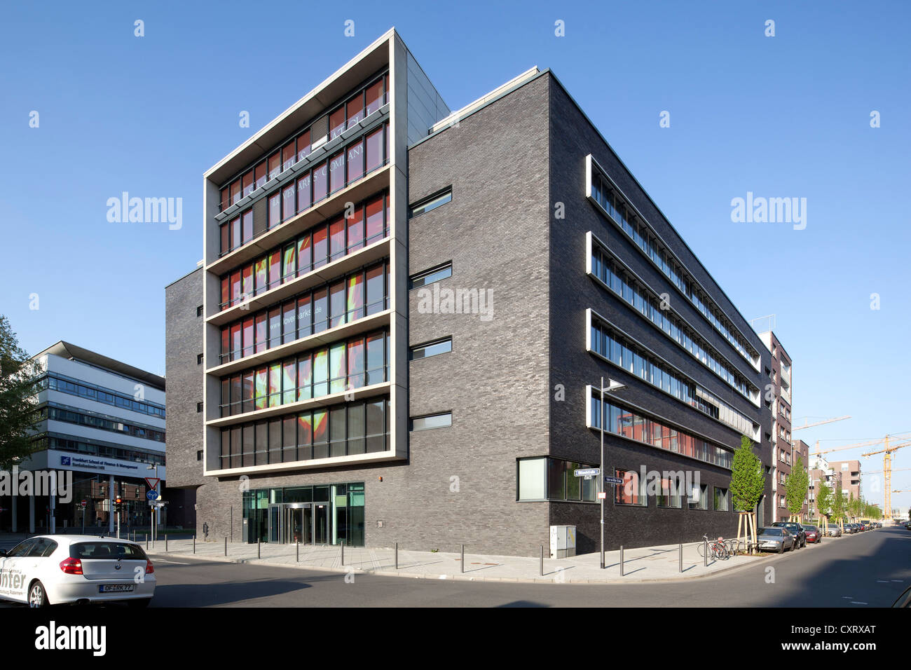 Edificio per uffici su Uhlandstrasse street, Ostenda, Frankfurt am Main, Hesse, Germania, Europa PublicGround Foto Stock