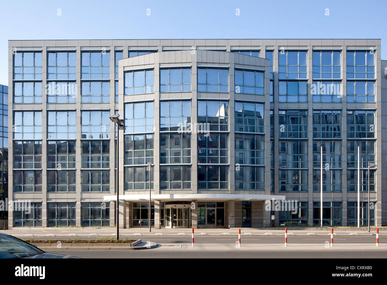 Edificio per uffici a Oskar-von-Miller-Strasse street, Frankfurt am Main, Hesse, Germania, Europa PublicGround Foto Stock