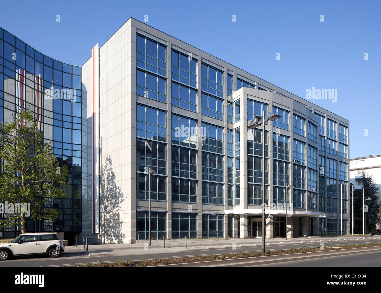 Edificio per uffici a Oskar-von-Miller-Strasse, Frankfurt am Main, Hesse, Germania, Europa PublicGround Foto Stock