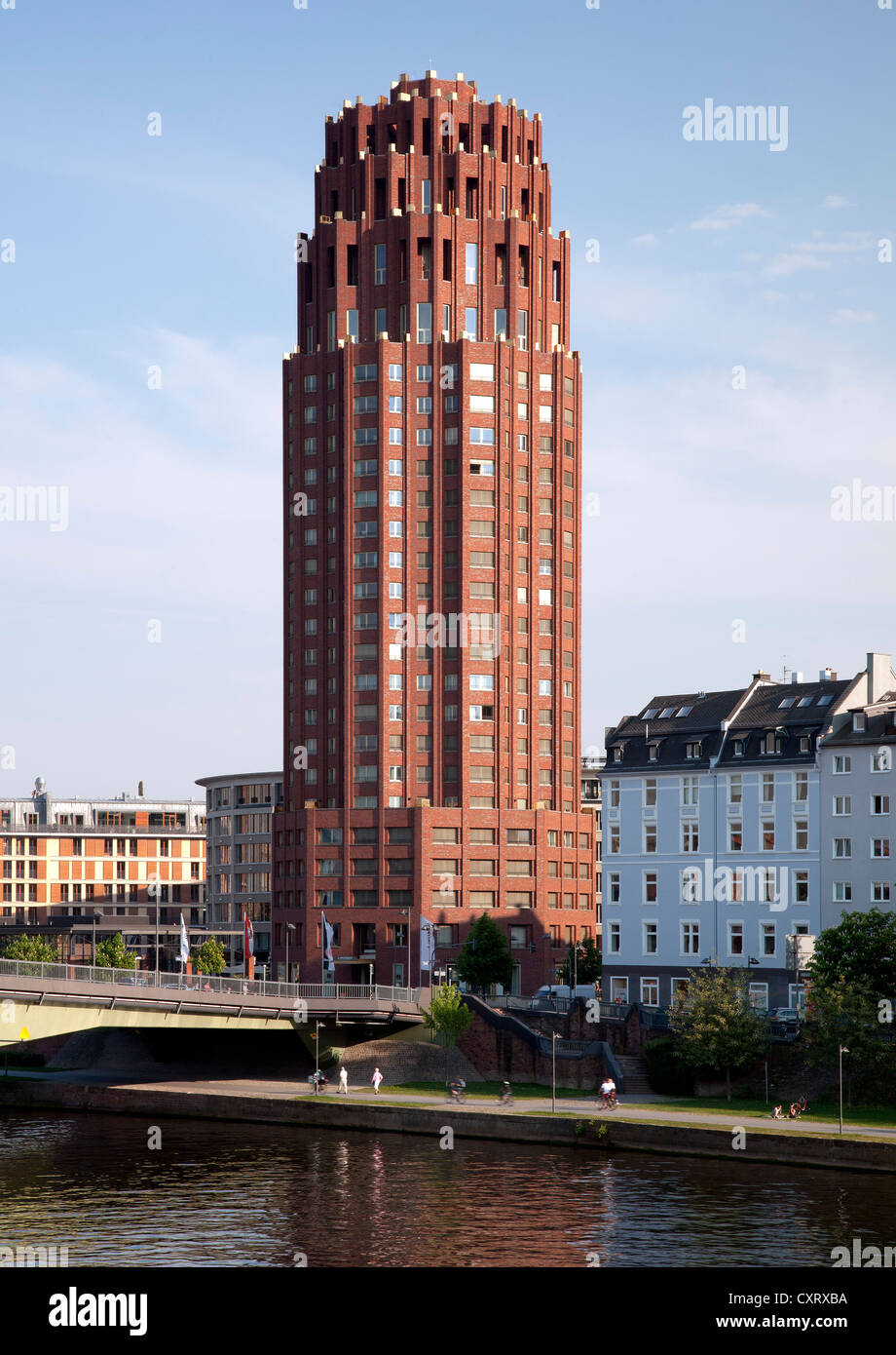 Main Plaza, residenziale alto edificio, Frankfurt am Main, Hesse, Germania, Europa PublicGround Foto Stock