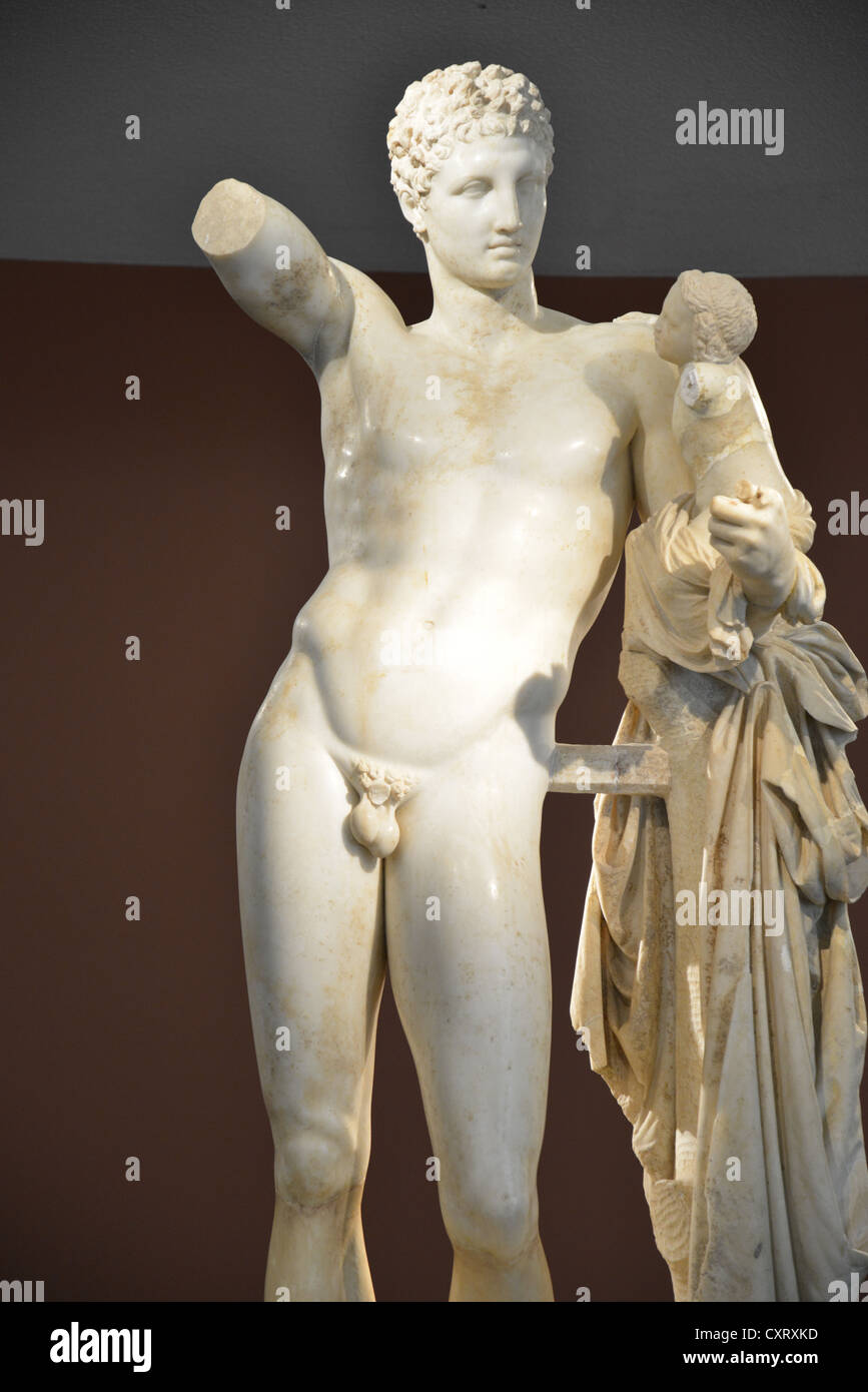 Statua di Hermes recanti il neonato Dioniso di Prassitele nel Museo Archeologico di Olimpia, Antica Olympia, Grecia Foto Stock