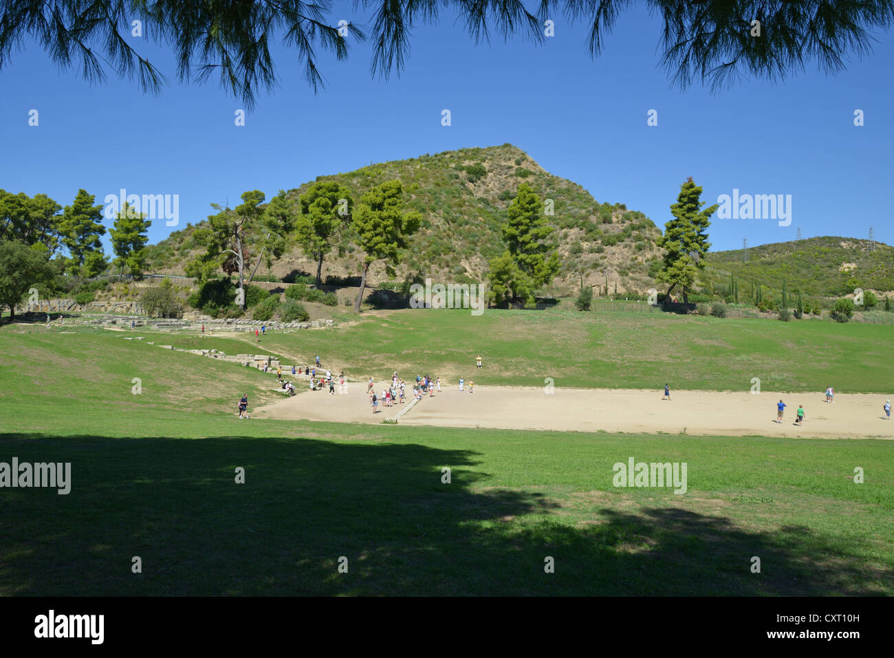 Lo stadio e il Monte Kronos, Antica Olympia, Elis, Grecia occidentale Regione, Grecia Foto Stock