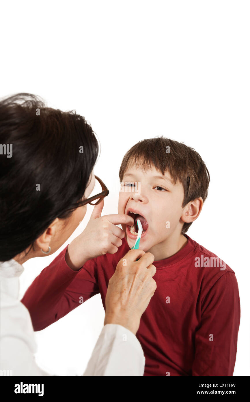 Ragazzo avente un controllo dentale Foto Stock