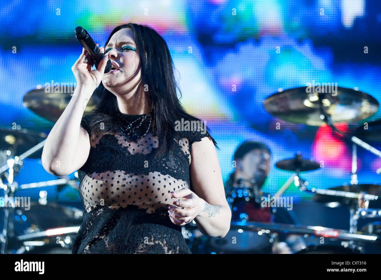 Anette Olzon, cantante del finlandese symphonic metal band Nightwish, suonare dal vivo presso il Hallenstadion concert hall, Zurigo Foto Stock