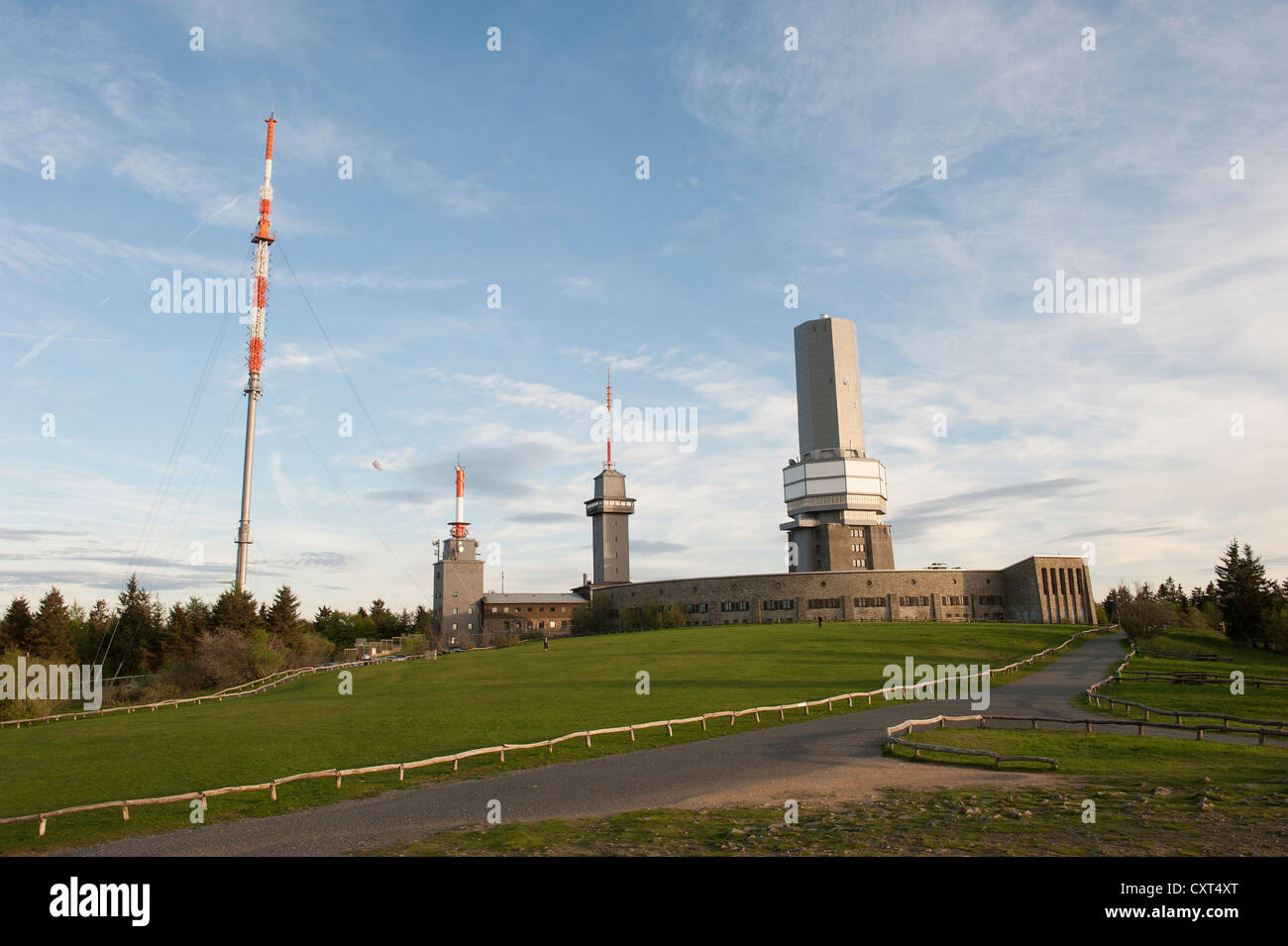 Torre di trasmissione di radiodiffusione di Hesse, 116.17 metri, sinistra, Mt Grosser Feldberg, Niederreifenberg, Hesse, Germania, Europa Foto Stock