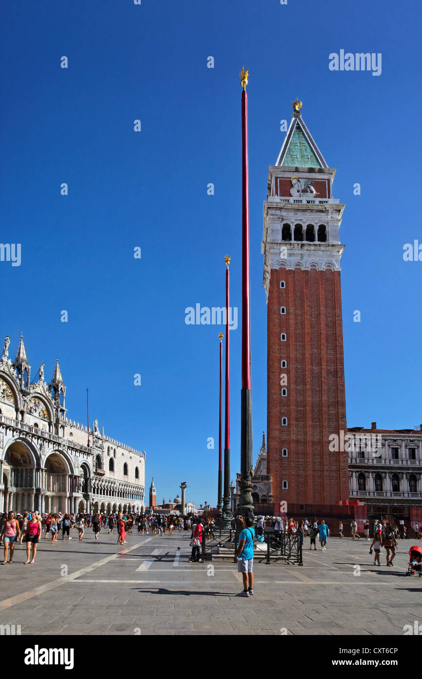 Piazza San Marco, Piazza San Marco con la Basilica di San Marco e la torre del campanile, Venezia, Veneto, Italia, Europa Foto Stock