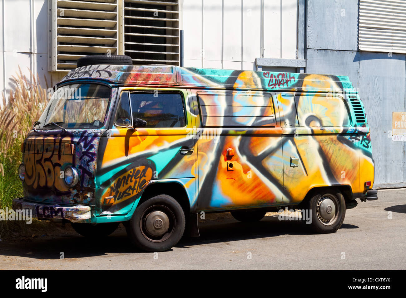 Verniciato psichedelico bus VW Foto Stock